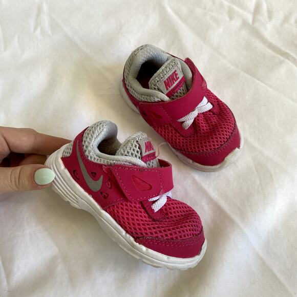 Nike 5 pink Revolution 2 toddler shoes - Picture 1 of 5